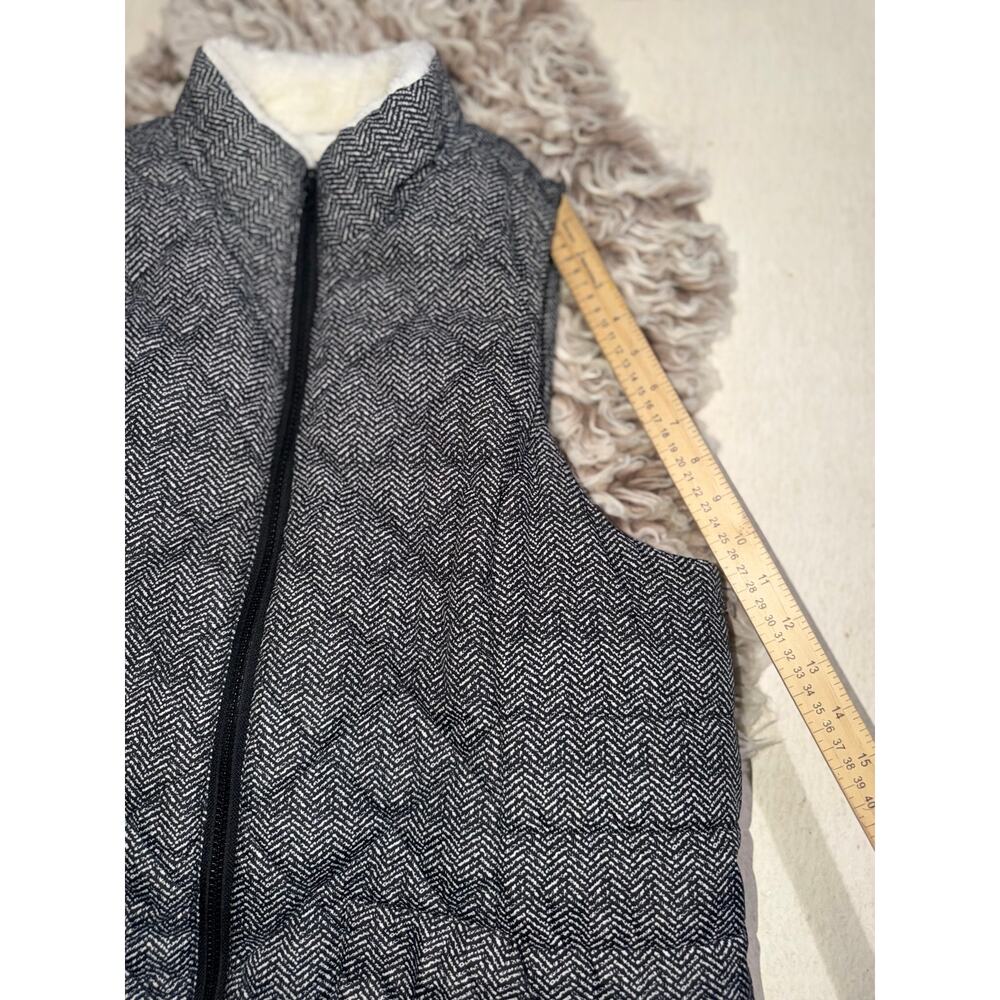 Maurice’s women’s quilted vest herringbone pattern with furry lined - Picture 3 of 10